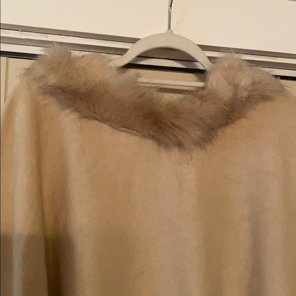 Fur accented cape/shawl - Picture 3 of 6